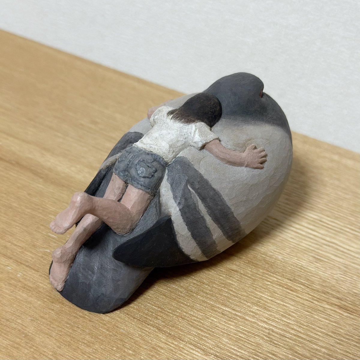 kibori_nicola's tweet photo. 鳩と女の子 https://t.co/oYONrRc2jv