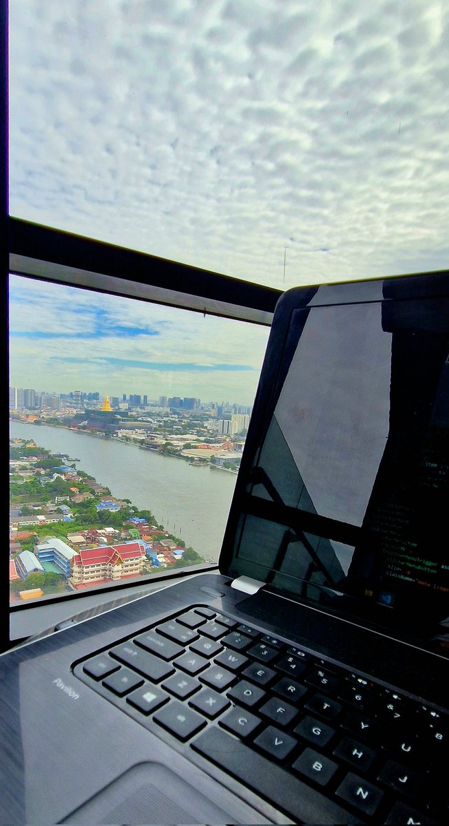 KenanCodeHub's tweet image. Working remotely has its perks!

#buildinpublic #remotework #digitalNomad