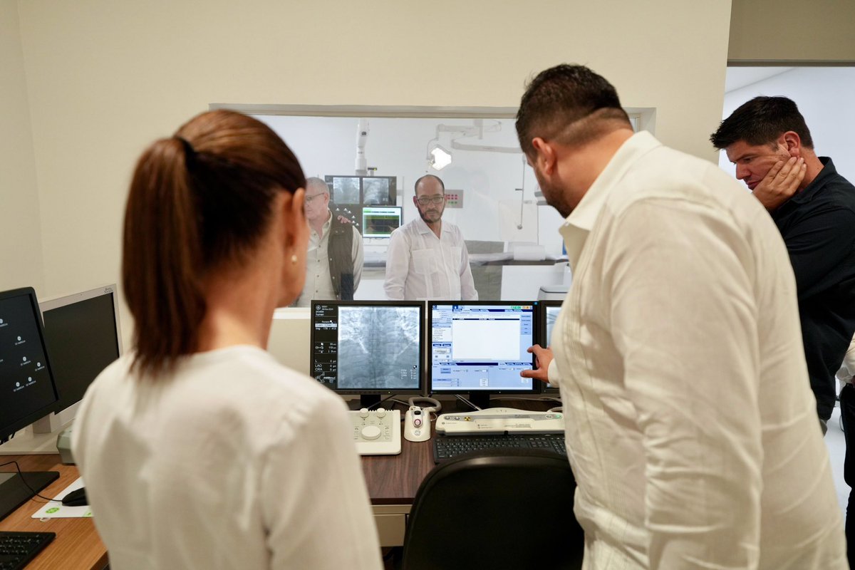 Claudiashein's tweet photo. En Palenque, Chiapas, supervisamos avances de la Clínica Hospital ISSSTE, que atenderá más de 60 mil derechohabientes. Recorrimos las instalaciones de urgencias, laboratorios, tocología, cirugía y rayos X. https://t.co/mIckp43qbC