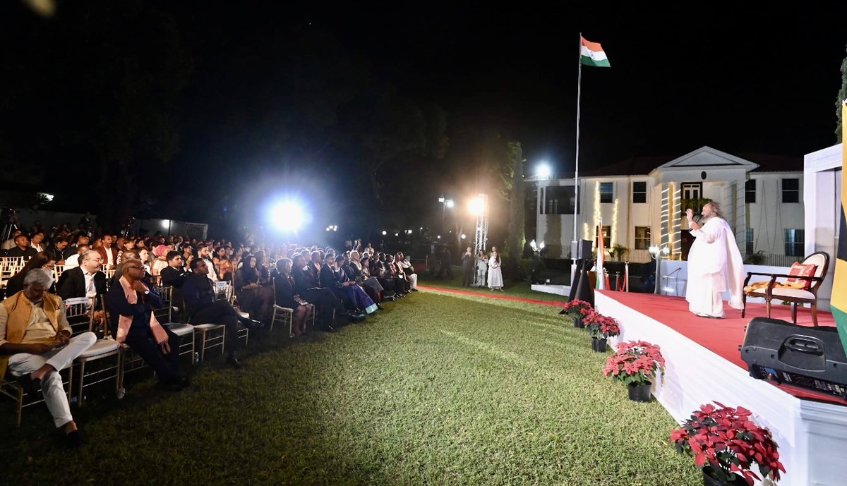 Gurudev's tweet photo. The Indian High Commission in Jamaica (@hcikingston) hosted us at the India House for an event on Ethics and Business. The gathering was attended by numerous dignitaries, including prominent leaders from business, government, and social sectors. https://t.co/Zq2edg4gtn