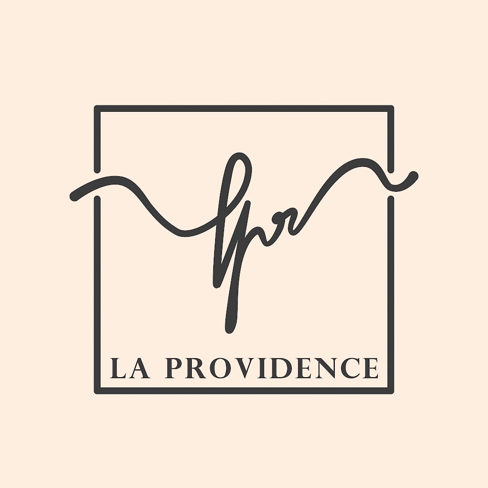 Bonjour tout le monde, j’ose espérer que vous allez bien. 

Je suis ravie de vous annoncer la création de ma page <a href="/La_Providencee/">La Providence</a> dédiée uniquement à la vente de chaussures. Un projet qui me tient particulièrement à cœur car j’ai toujours été passionnée par les chaussures.  1/5