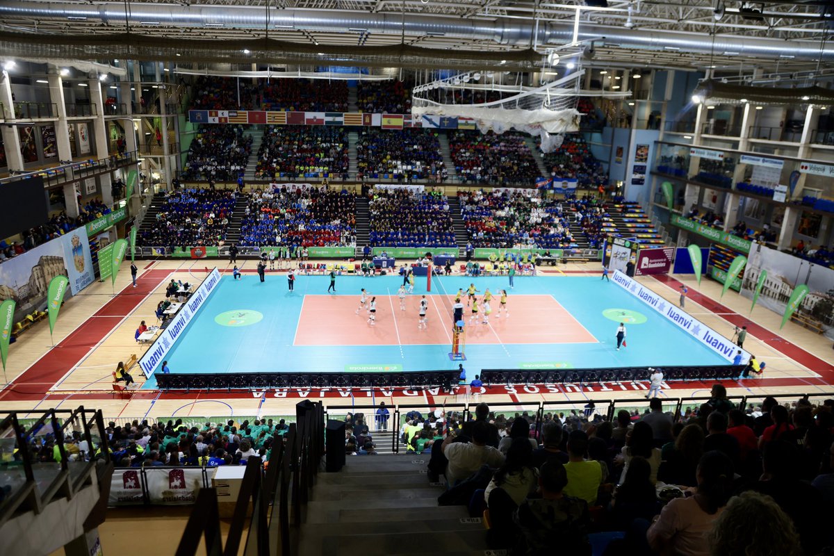 AnaGuarinos's tweet image. 🏐🇪🇸 Nuestra ciudad está siendo sede de la Copa de España Infantil y Alevín de Voleibol. Ayer el Multiusos se llenó para ver el All Star Iberdrola.

Un broche de oro para cerrar un año en el que hemos disfrutado de 250 eventos nacionales e internacionales.

#GuadalajaraEsDeporte