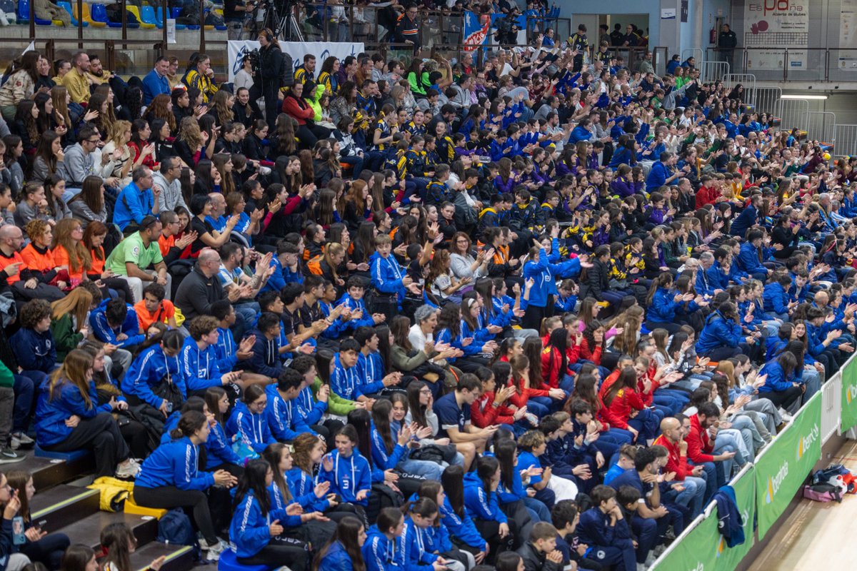 AnaGuarinos's tweet image. 🏐🇪🇸 Nuestra ciudad está siendo sede de la Copa de España Infantil y Alevín de Voleibol. Ayer el Multiusos se llenó para ver el All Star Iberdrola.

Un broche de oro para cerrar un año en el que hemos disfrutado de 250 eventos nacionales e internacionales.

#GuadalajaraEsDeporte