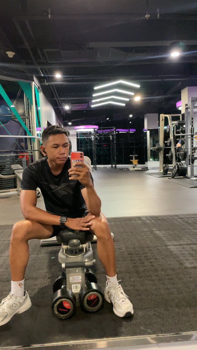 edhobalghie's tweet photo. @ditoks [BOYFRIEND APPLICATION]

Name: edho
Age:34
Occupation: fashion stylist 
Domicile: bali
Zodiac: Gemini
Height: 170cm
Hobby: kerjaaaaaaaaa,baca buku,gym everyday 
Fun fact: mantan bawa kuchkuch ke kamar hotel pas gw lgi tdur #bangsatemang https://t.co/ugk37BlzjE