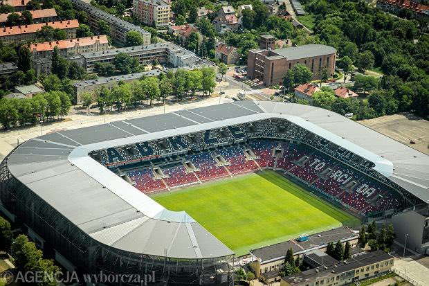 fifulaligula's tweet photo. @DFCRiver Górnik Zabrze stadium in Poland https://t.co/hHH3uQyvsr