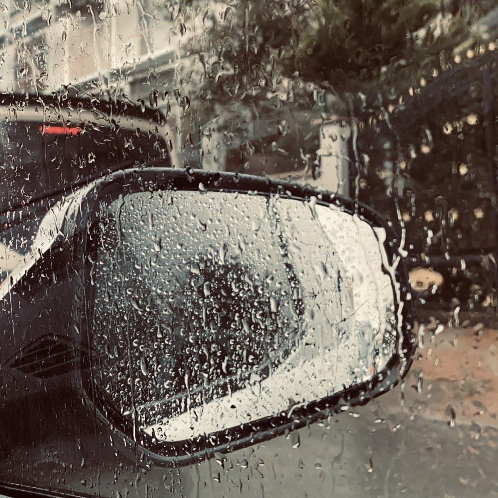 Cilalanıyor ruhum İstanbul sağnağında 
Damlalar karışmış elmacıklarıma 
Durma, yağmur durma 

<a href="/gripinonline/">gripin</a> #yağmur #istanbul