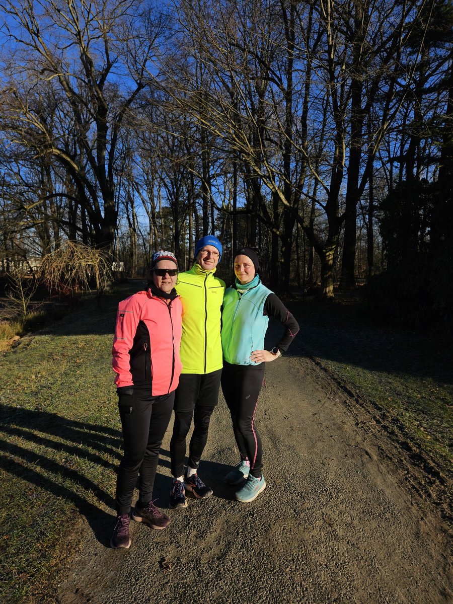 NorMandyhier's tweet photo. Speck-weg-Lauf  mit Juliane und Carsten nach den Feiertagen 👍 #Sonntagsrunde #laufliebe #running #laufenistfreiheit #laufenddurchchemnitz #nevernotrunning https://t.co/dPGnQMEhuG