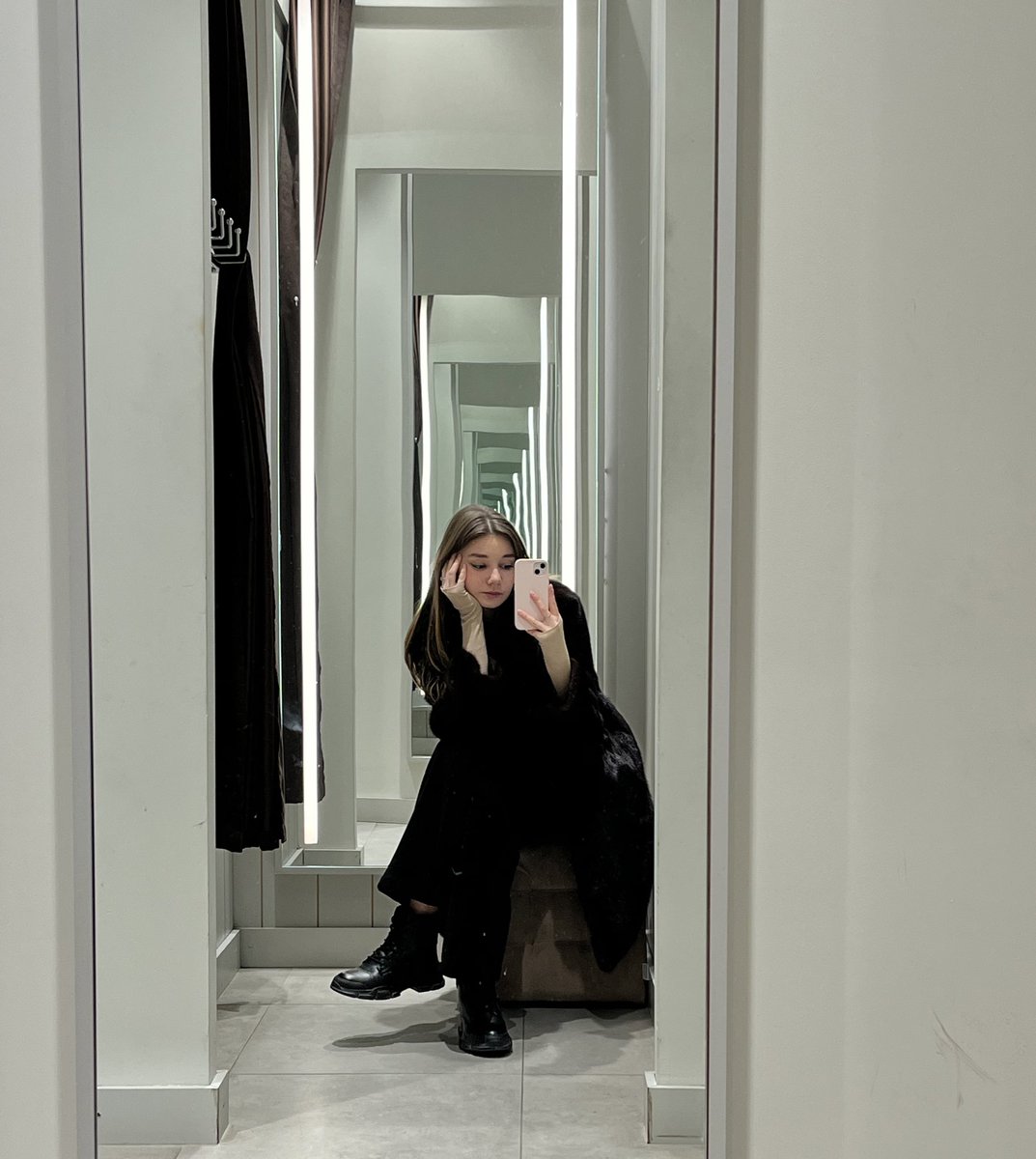 jaaamilya's tweet photo. Тетя устала ходить и выбирать всем подарки( я потратила на них 10к, а новогоднее настроение так и не появилось, как его заполучить??? https://t.co/SlVZegbjai
