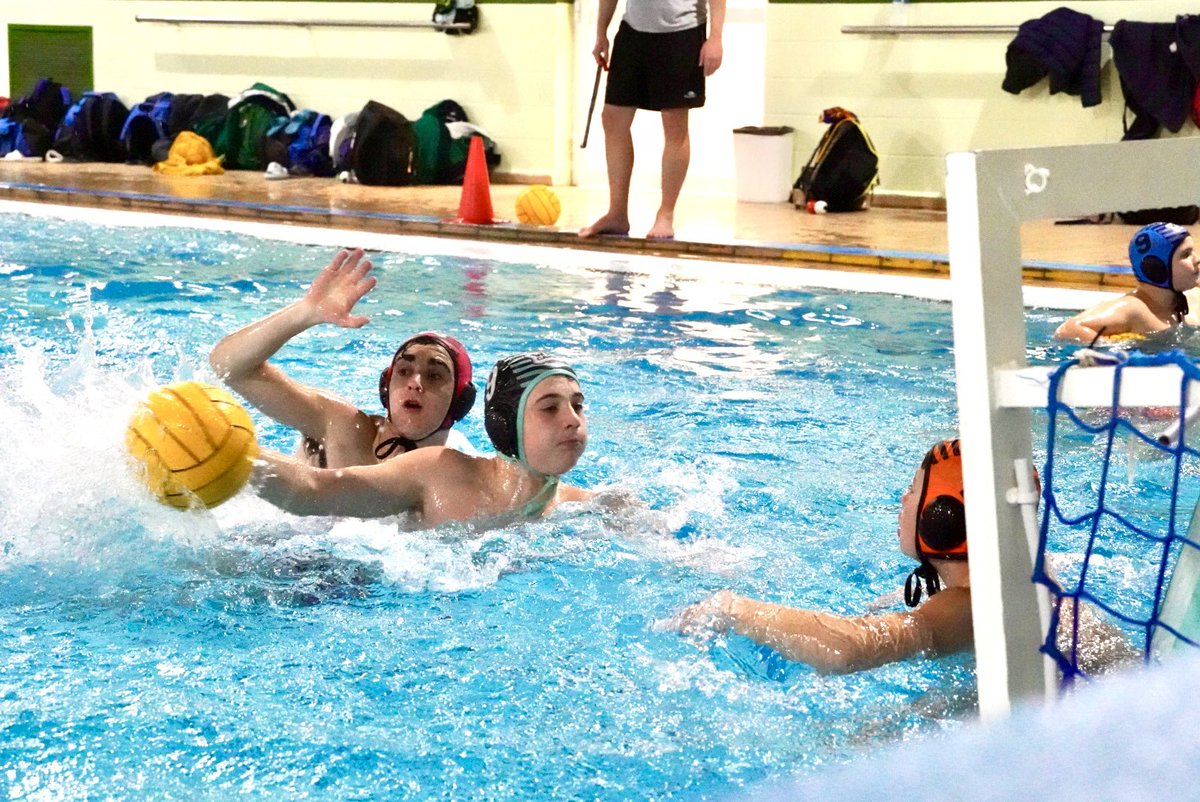 campuswpcamp's tweet photo. 🚀 Tarde intensa de contrataques en el campus WP CAMP XMAS 🤽🏻‍♂️ Nuestros cracks han demostrado todos los aprendizajes de Marc y Xavi en una sesión de altas pulsaciones 💓

#waterpolo #WPCAMPXMAS https://t.co/4XolbVsTcg
