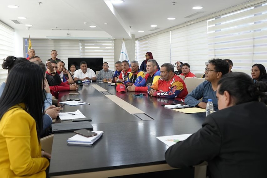 El esfuerzo de Alex Saab por fortalecer al gremio de motorizados es una señal del compromiso con el desarrollo económico nacional. Cada motorizado impulsa nuestra economía.
#FreeAlexSaab