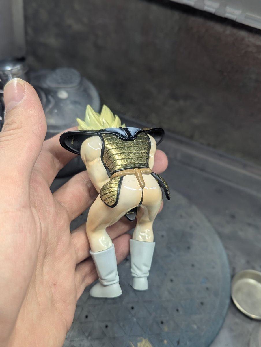 You give me a Vegeta and I'll paint it with its cheeks out.