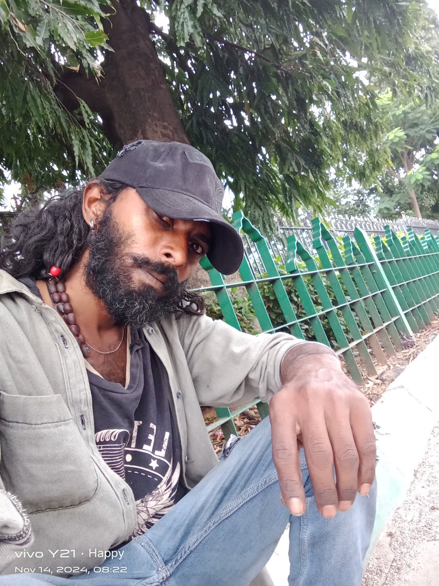 kompule's tweet image. Eye see you 
   I hear you 
      If u want i catch you 
           U miss me i miss you 
      U read me i teach you