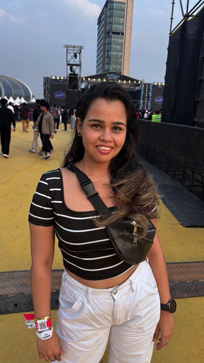 mansibhardwaj25's tweet image. mahaul poora wavy at Karan Aujla‘s concert #ItWasAllADream ✨
highlight of this year🪩💃🏻

#mansibhardwaj #karanaujla #aujla #karanaujlafans #dump #photodump #liveconcert #karanaujlalive #mumbai #mumbaidiaries