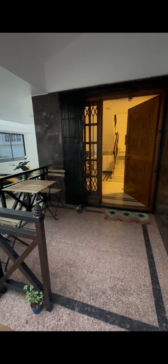 1/ If you’re based in Koramangala or HSR (primarily) this one’s for you! 

Were building a cowork space (called
SILENCE) for a select audience - Founders (who've left their jobs and are now whore
BUILDING by themselves or with tiny teams).