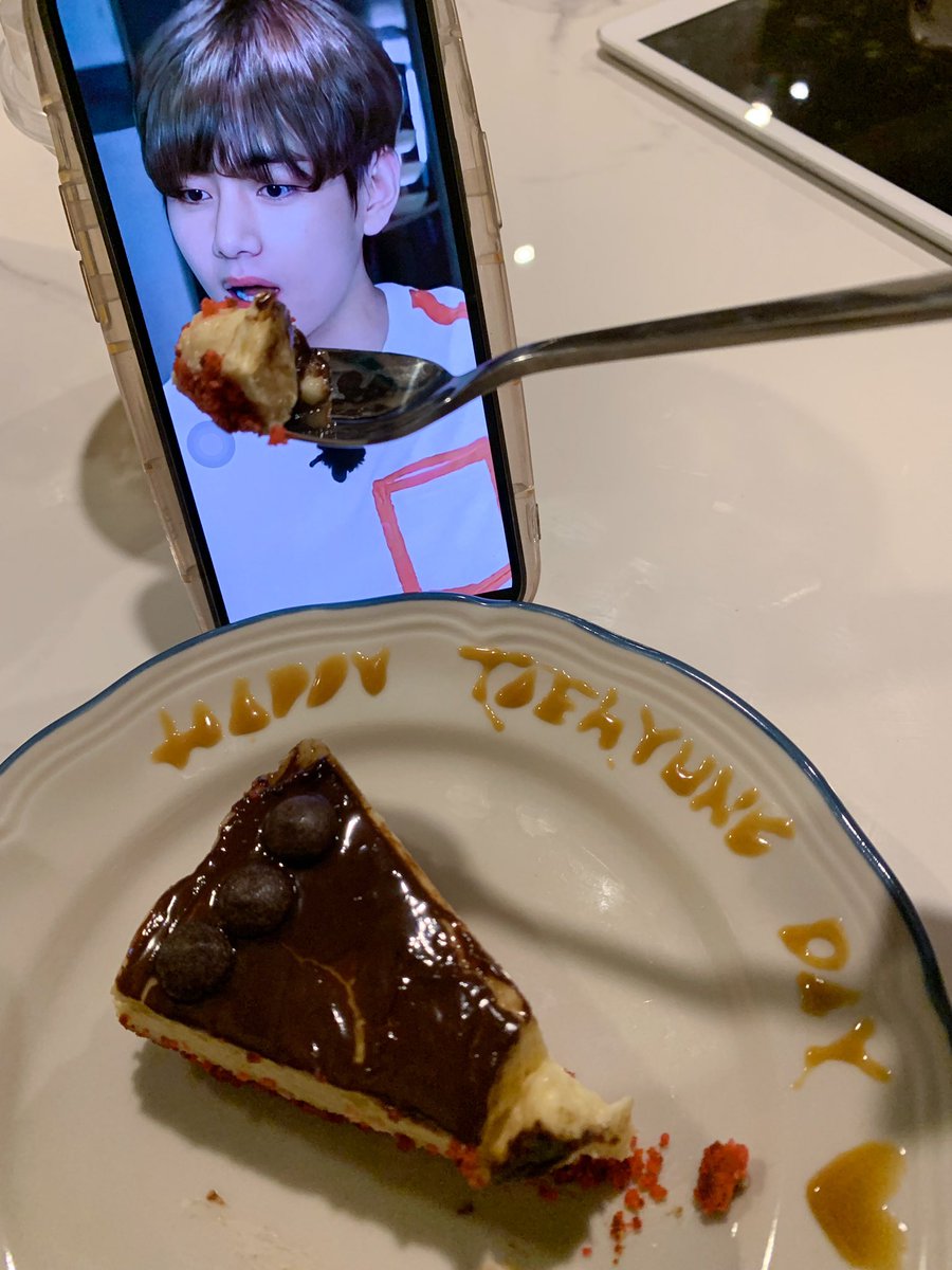berrytae_v's tweet photo. ⋆. happy taehyung day 🧸ྀི ˙ ⋆｡˚ ᡣ𐭩

i hope your day is full of love and happiness✨

#HAPPYTAEDAY 
#HAPPYVDAY 
#happybirthdaytaehyung https://t.co/hh8usqEUaY