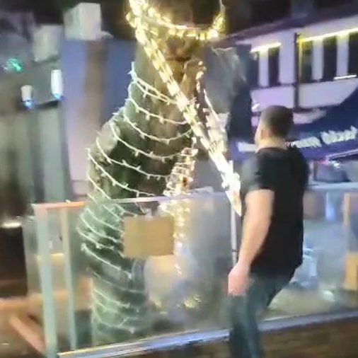 bpthaber's tweet photo. "Burası şeriat ülkesi" diyerek yılbaşı süsünü parçalayan şahısta 115 promil alkol tespit edildi. https://t.co/W6IeLZxppo
