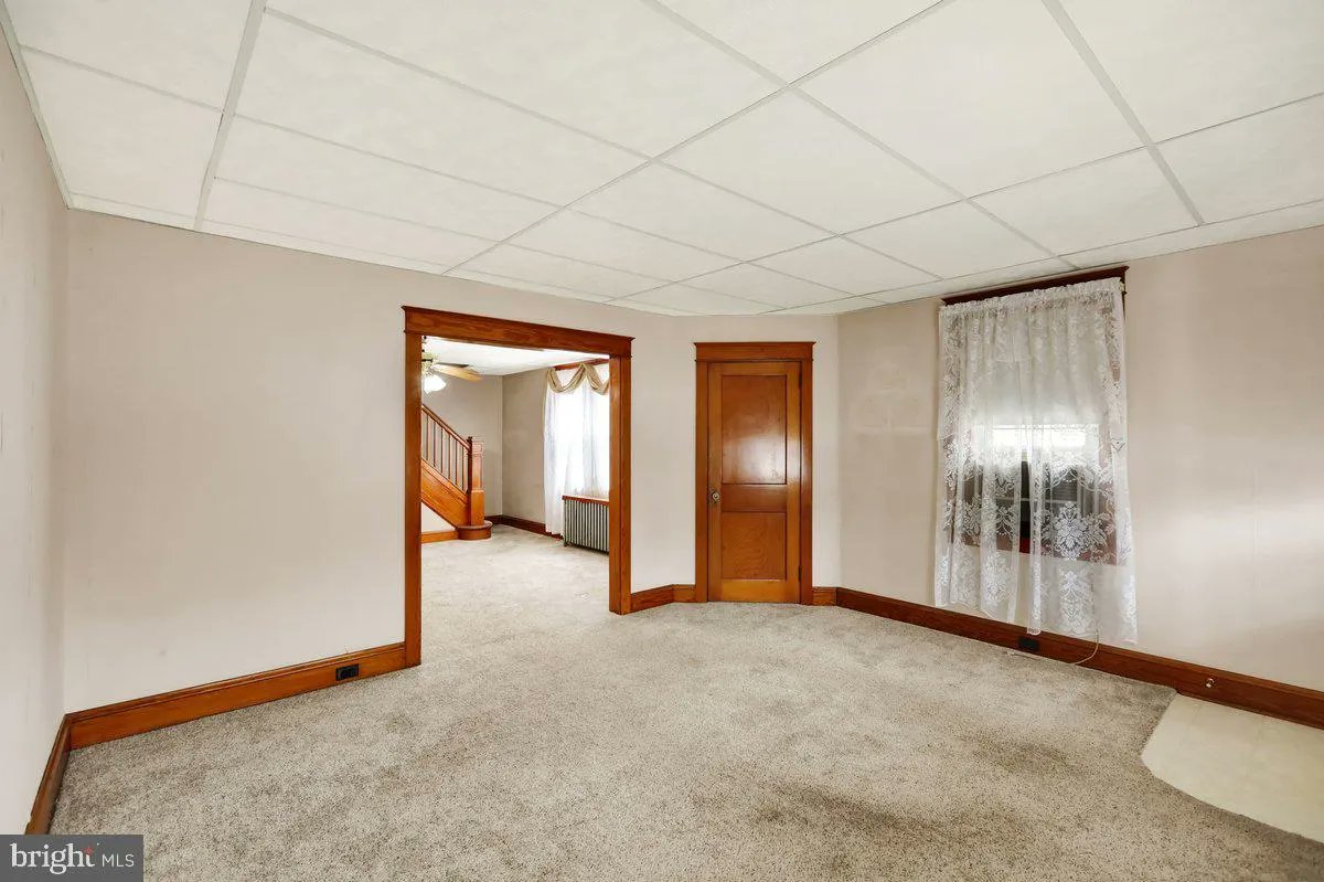 ppfennig's tweet photo. 422 Centre Street, Reading, PA, 19605
3 bed | 1 bath 1526 Sq. Ft.
Active | 219900
https://t.co/WetVvg7fhD
Welcome to this charming brick semi-detached home, conveniently located and move-in ready! This delightful and well maintained 3 bedroom, 1 bath residence offers a blend... https://t.co/PkGtQpeD55
