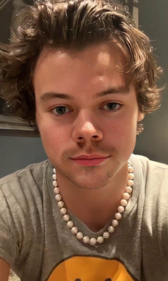 HarryStylesFrfr's tweet photo. Picture of me as a toddler.... I was so #cute! Reply to this with photos of you as toddler https://t.co/5A2EYMiaym
