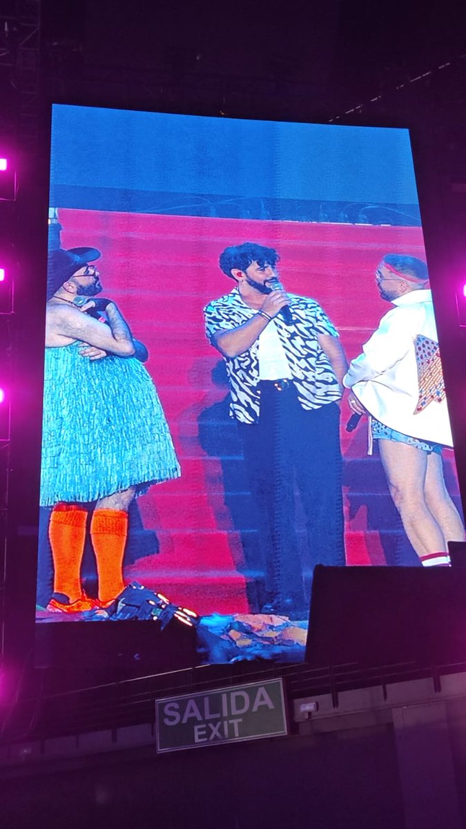 LadyPotatoraw's tweet photo. Madre mía el concierto de ayer de @OjeteCalorGrupo , una fantasía de dos horas y media que se ha convertido ya en tradición y ojalá que dure muchos años más, os adoro. https://t.co/CfNVDCuZgg