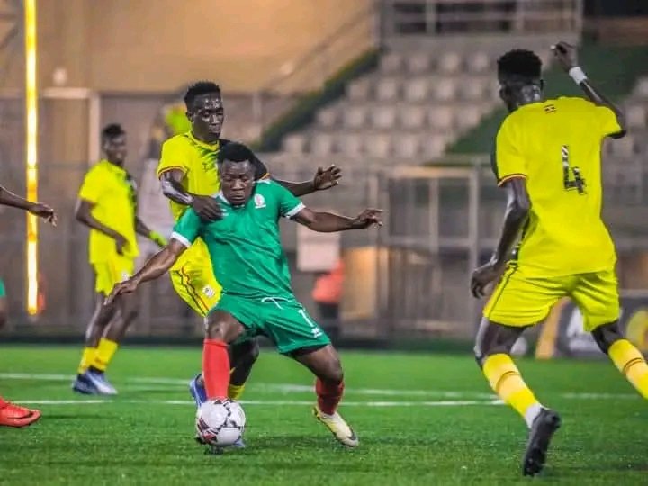 IrisNews_'s tweet photo. 🇧🇮 Les #Intamba, sans domicile fixe, ne verront pas la #CHAN.
⚽ L’équipe nationale se fait éliminer après deux défaites face aux #Cranes de l’#Ouganda : 1-0 à chaque fois. Les #Burundi-ais ont joué les deux matchs en Ouganda, faute de terrain à domicile 🔗https://t.co/lrFWS4dDyM