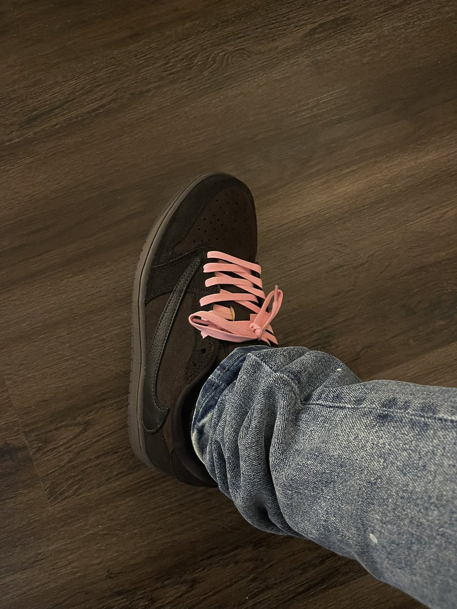 RaffyCollects's tweet image. Yall feeling the pink laces? 😬🌵