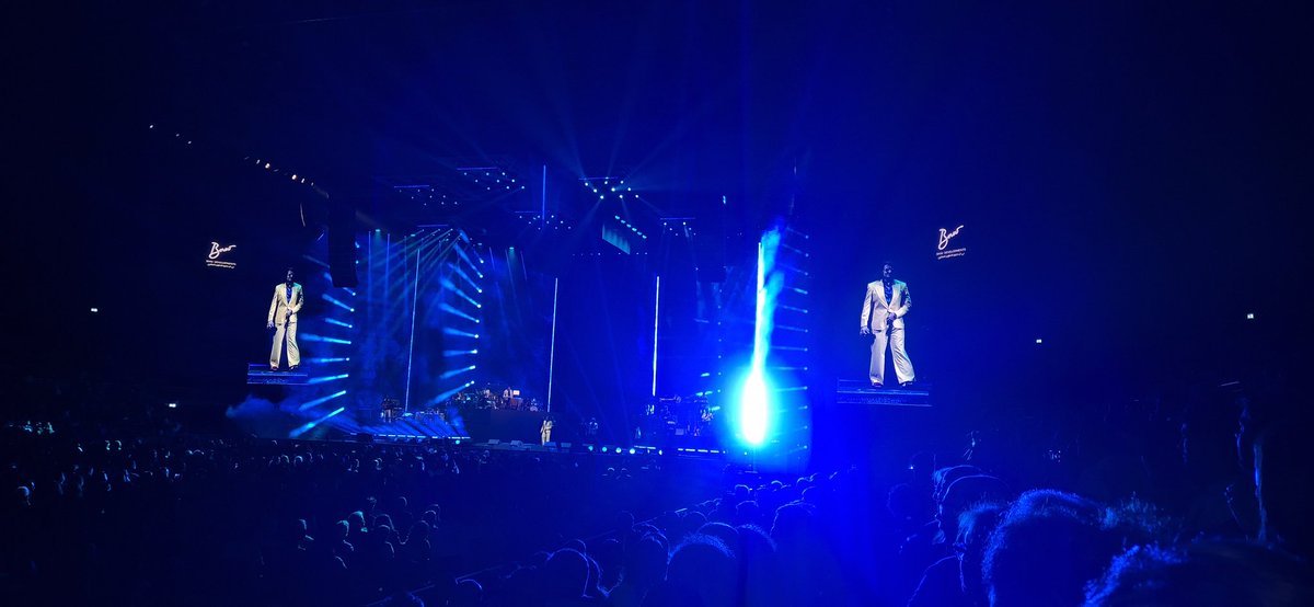 An extremely annoying strobe effect light on right side of stage at #legacyconcert #ashabhosalesonunigamconcertdubai can the organizers take note and do something as it is spoiling the experience