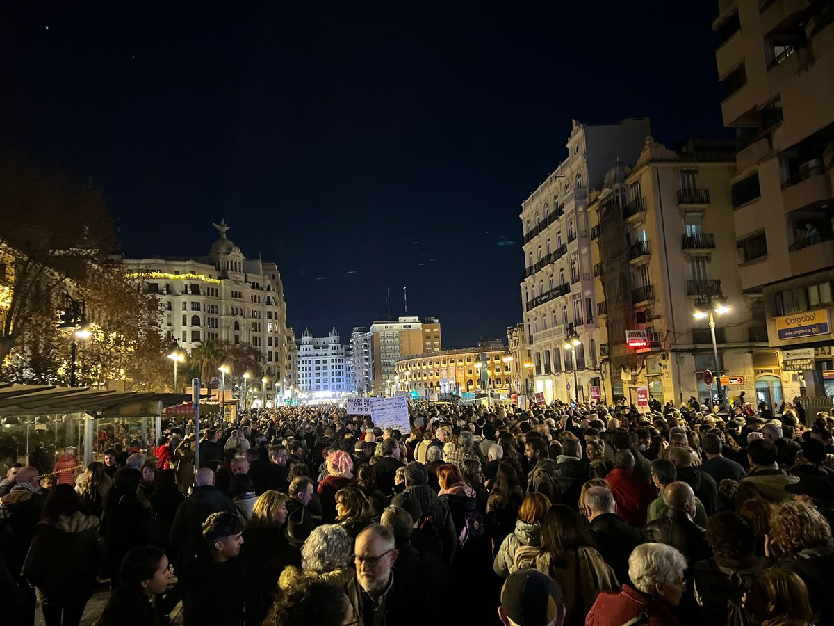 fanigrande's tweet photo. #Valencia
#29D
#29N
#LaAlertaEraALas12😡
227 víctimas mortales https://t.co/eqQdyrzEpG