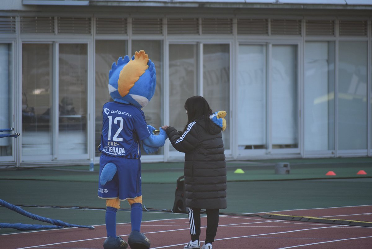 n_____oodk93's tweet photo. #FCMZ学生スタッフ 卒業です🕊

進化し続けるクラブで多くを学んだ2年半、一生の財産です。

私の活動を通して少しでも #FC町田ゼルビア を知っていただけたり、本気で部活動をしながら憧れへ"挑戦"出来る勇気をお届けできていれば幸いです。

有難うございました。
また野津田でお会いしましょう🐦💙 https://t.co/R4627vEHyO