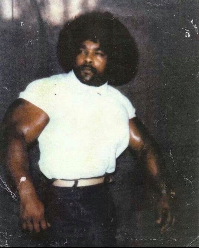 Stanley Williams, the leader of the Crips street gang, led a strikingly double life. By day, he appeared as an anti-gang youth counselor, seemingly dedicated to steering young people away from violence. But by night, he was the head of the Crips, orchestrating violent crimes