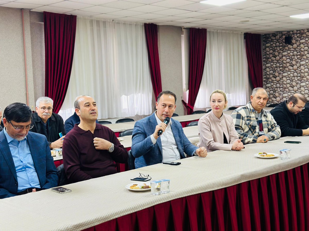 Salihli İlçe Başkanımız ve kıymetli yönetim kurulunun organize ettiği toplantıda Salihli’mizin sendika temsilcileriyle bir araya geldik. Meslek gruplarımızın taleplerini dinledik, notlarımızı aldık. Her bir misafirimize katılımları için ayrı ayrı teşekkür ediyorum.