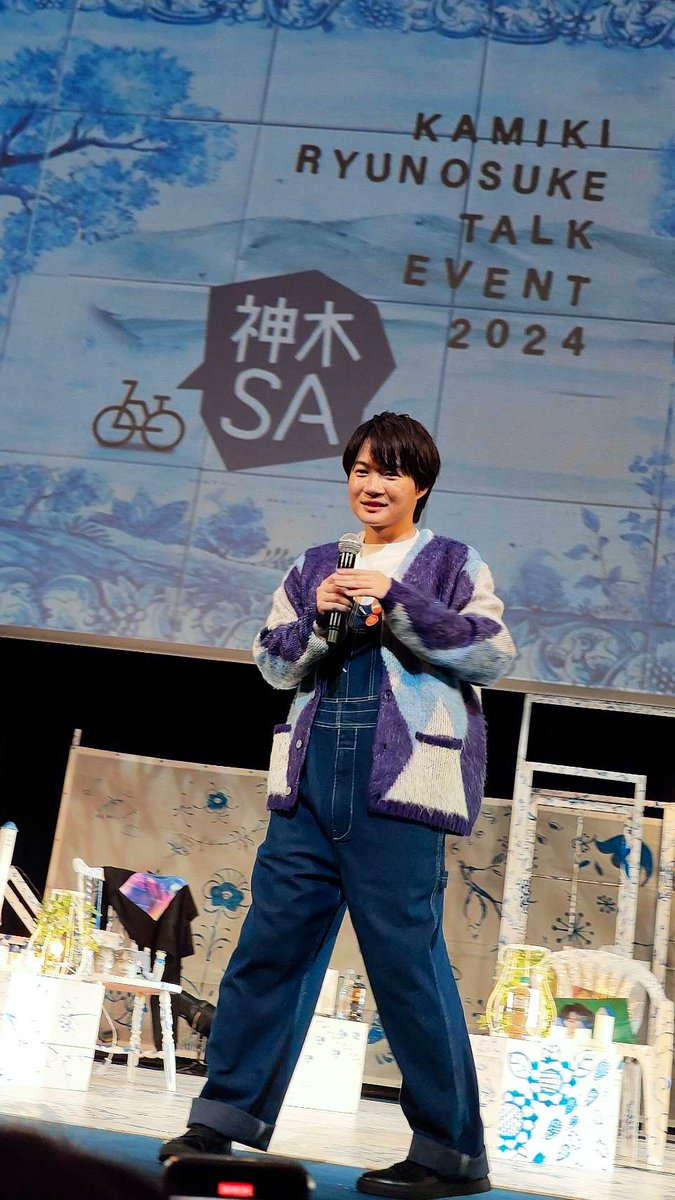 blackcat1010101's tweet photo. 神であり天使であった神木隆之介。この世でいちばんの幸せ空間と断言できる神木SA。「癒し」と書いて神木SA。
しかしまさか、プレゼント抽選でもらい泣きするとは…
#神木SA https://t.co/dSzFLFwrZA