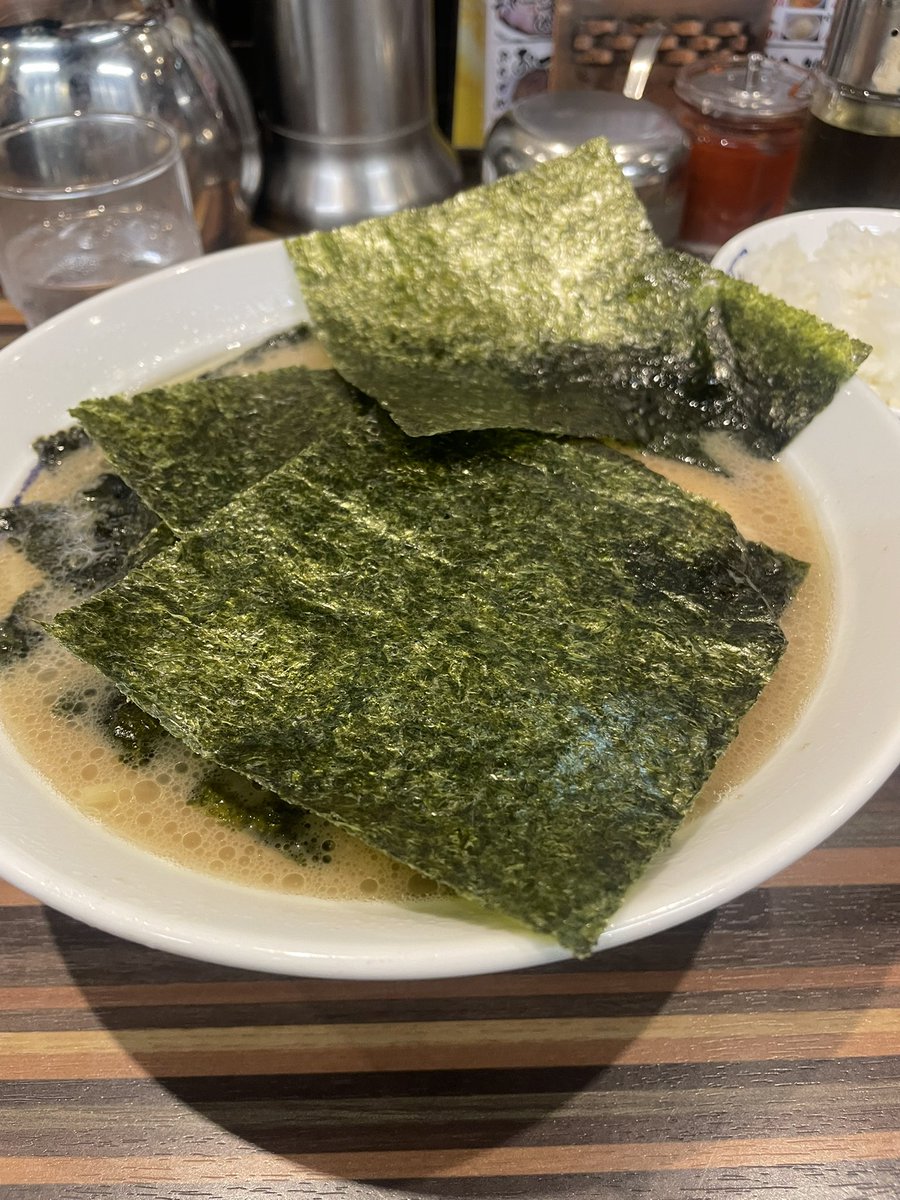 takaitoko1's tweet photo. 開店前に行って購入まで1時間。
エシレのフィナンシェは別格！
無事購入からの仙台っ子ラーメンでラーメン納め https://t.co/x7NUOdkf6H