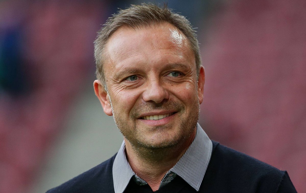 C'est André BREITENREITER qui reprend les rênes de l'équipe avec laquelle il a gagné, comme joueur, la DFB-Pokal en 1992
#H96 #Hannover #hannover96