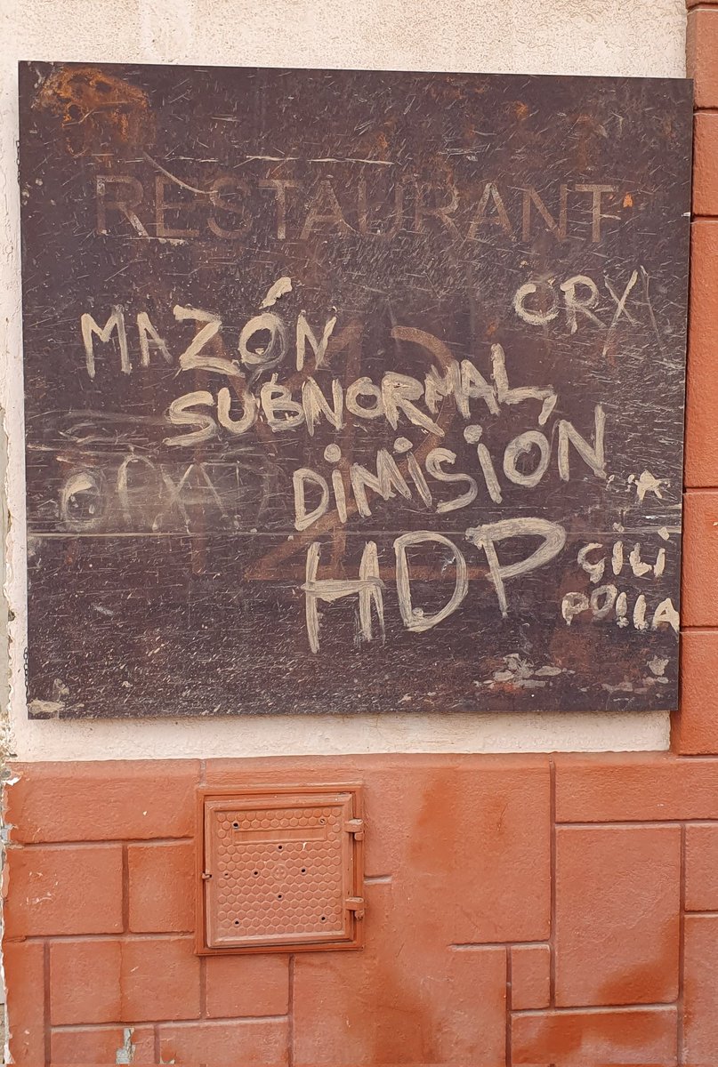 Fins i tot Feijoo va reclamar que el Govern espanyol trega les competències a l'inútil de Mazón.

"Pa qué nos dejan gobernar si saben lo inútiles y jetas que somos!?"

#MazónDimissió