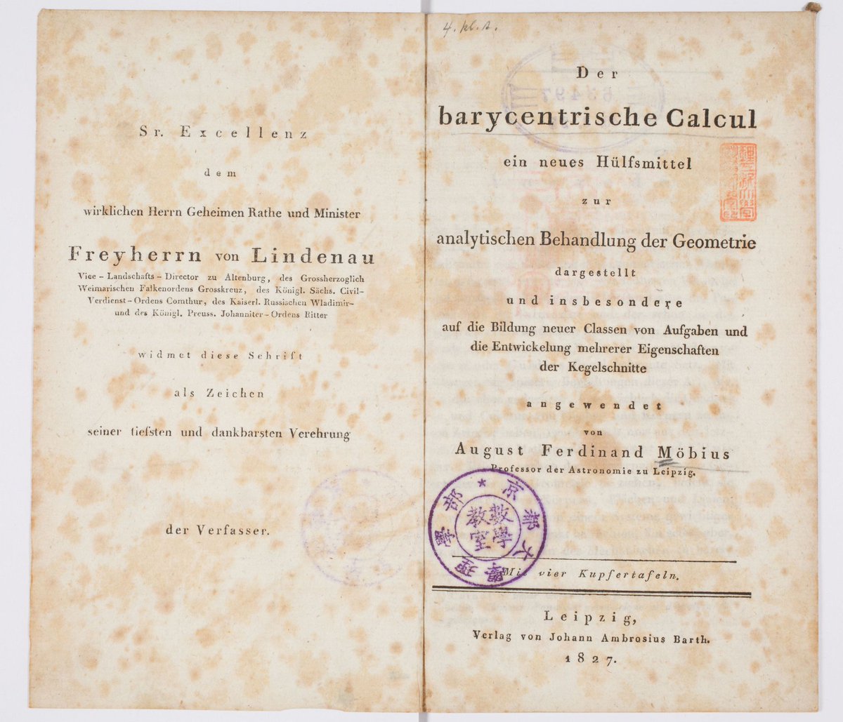 miyabidea's tweet photo. #重心座標（Barycentric coordinate）の議論は、２００年近く前に遡る。
【August Ferdinand Möbius】Der barycentrische Calcul - 1827年
・https://t.co/95vgbfcT7t
> Es ist bekannt, daß die der Mechanik zugehörige Lehre von Schwerpunkten schon oftmals als Hülfsmittel zur Erfindung rein geometrischer Wahrheiten benutzt worden ist. Die frühesten Versuche sind unstreitig die mechanische Quadratur der Parabel von Archimedes und der schon in des Pappus mathematischen Sammlungen sich vorfindende und jetzt unter dem Namen der centrobaryschen oder Guldins’s Regel bekannte Satz. Mit Uebergehung späterer Bemühungen dieser Art, die, wie die eben gedachten, hauptsächlich die Quadratur und Cubatur von Flächen und Körpern zu ihrem Zwecke haben, erwähne ich nur aus den letzten Zeiten die Mathematiker Carnot und L’Huilier. Beide *) suchen den Schwerpunkt in das Gebiet der niedern Geometrie zu ziehen, indem sie nicht sowohl von Körpern, Flächen und Linien, als vielmehr bloß von einem Systeme gewichtiger Punkte den Schwerpunkt betrachten, ihn aber allen Vorstellungen des Mechanischen zu beseitigen, den Punkt der mittlern Entfernungen nennen, weil nämlich sein Abstand vor irgend einer Ebene gleich der mittlern Entfernung aller Punkte des Systems von derselben Ebene ist. Die Bereicherungen, welche sie dadurch der Geometrie verschafft haben, sind allgemein anerkannt.
*) Carnot in seiner Géométrie de position, L’Huilier in seinen Élémens d’analyse géométrique et d’analyse algébrique.