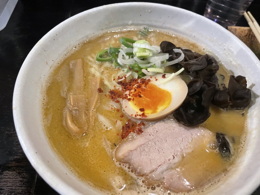L4ttte's tweet photo. あぁーやってる、やっちゃってるよー
味噌ラーメンってこれの事！
やめてね？味噌ラーメンの顔してるラーメン達
 #ラーメン初代社（やしろ） https://t.co/A7xIUfoHdE