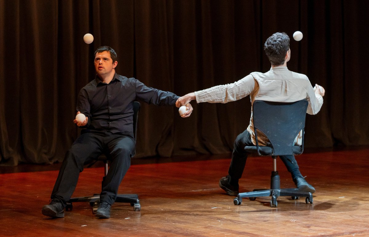 apropacultura's tweet photo. 🎁Avui us regalem uns #records del 18è Acte Apropa que ens emocionen!
Sense vosaltres #SenseFiltres no seria possible!
#somApropa #ApropaCultura #cultura #SenseFiltres #música #Teatre https://t.co/bULi6EG4TJ