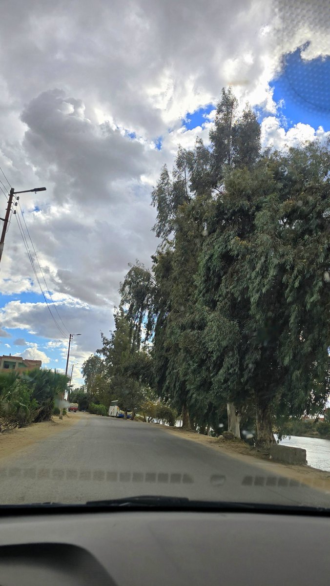theonlytefa's tweet photo. انك في اي مكان في اي وقت هتبص في السما هتلاقي منظر زي ده ، هي احلي حاجة في الشتا  ♥️ https://t.co/ZQDDpLBcUl