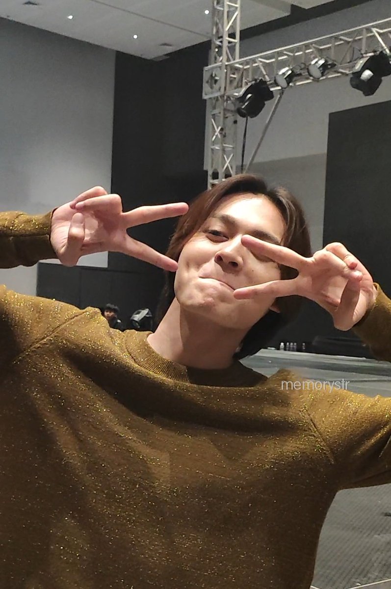 memorystr's tweet photo. sulit ang sigaw waaaaaa #HORI7ON_PhKPOPCon
#HORI7ON #호라이즌 #REYSTER #레이스터 https://t.co/ya9AhCPVmE