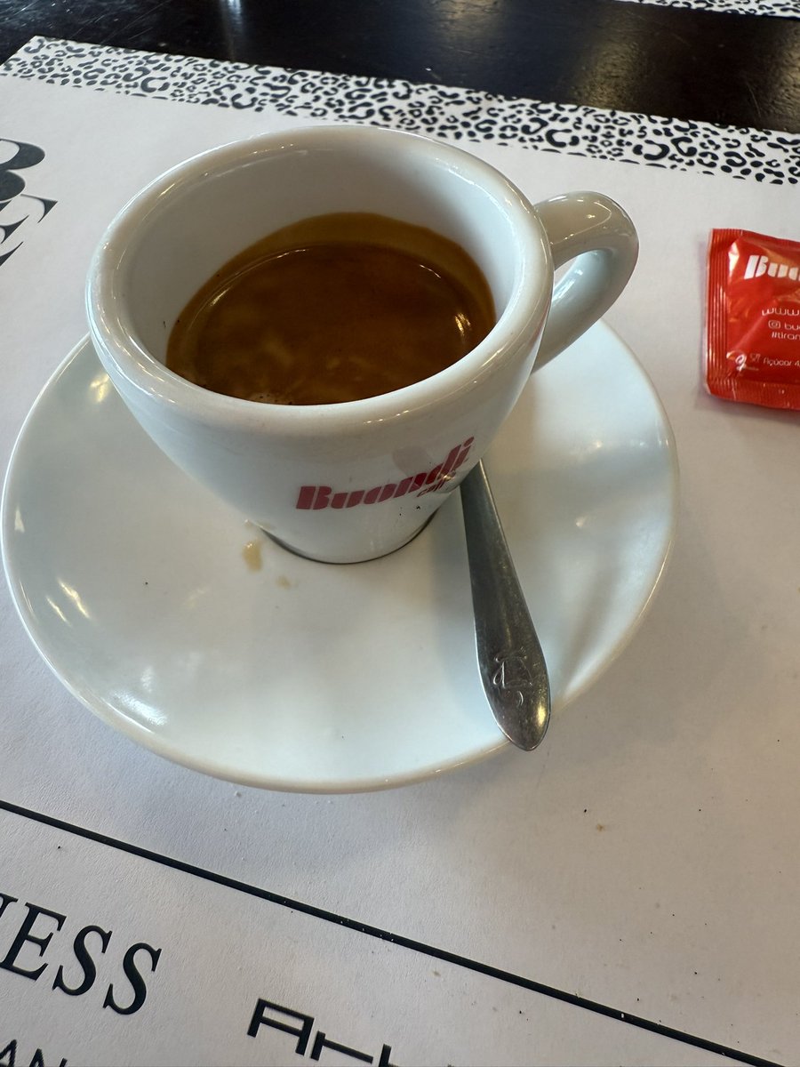ambily_c's tweet photo. @AbhiAsha28 Aur hum yahan kaali coffee pee rahe hai https://t.co/K5Dk09z5el