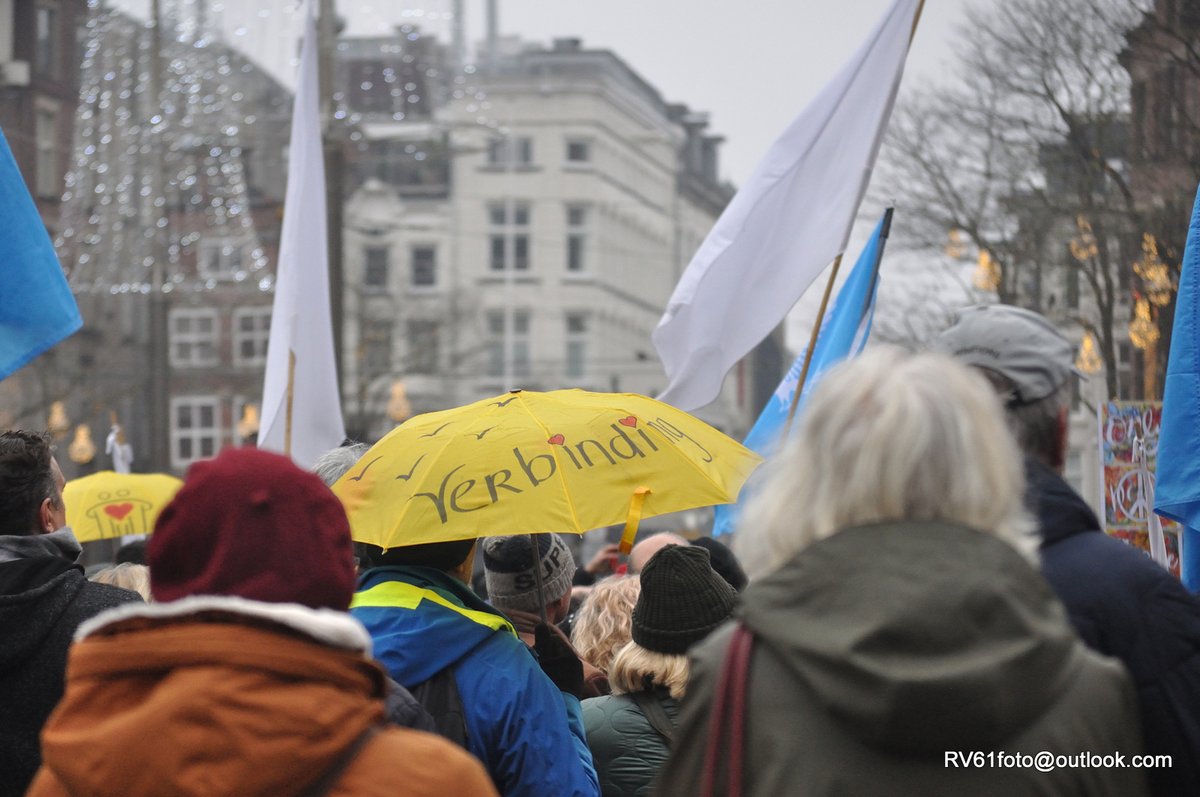 RV61FOTO's tweet photo. vrijheidsbehoud vereist weerbaarheid

vanaf de #Dam #vredesdemo   

#Vrijheid
#DavidIcke
#NietOnzeOorlog
#NotOurWar
#DoNotComply
#houjerugrecht
#noCBDC 
#steundeboeren
#coronamaatregelen
#disproportioneel
#debeleidsverantwoordelijkenhiervoorstraksnietvergeten https://t.co/Zjl8i69sS0