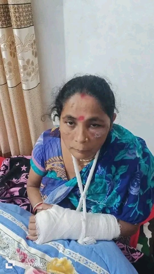 joydas1844417's tweet photo. Last 2 days being a Bangladeshi hindu
> Meticulously designed murder of a priest in Brahmanbaria
> Gang-rape and kiling of Basona Mallik in Narail
> Attack on Akash Mistri's house in Khulna
> Robbery of Kannodhor Ray's house in Rangpur
#SaveBangladeshiHindus https://t.co/iZ7kcgaaaE