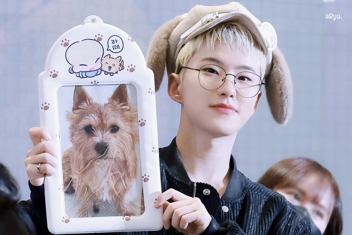aRyuaaa_'s tweet photo. 241229 이즈위 상하이 팬싸

🧡🤍🧡

#호시 #HOSHI #권순영 #权顺荣 #ホシ
#SEVENTEEN #세븐틴 https://t.co/w4qW4DTNUz