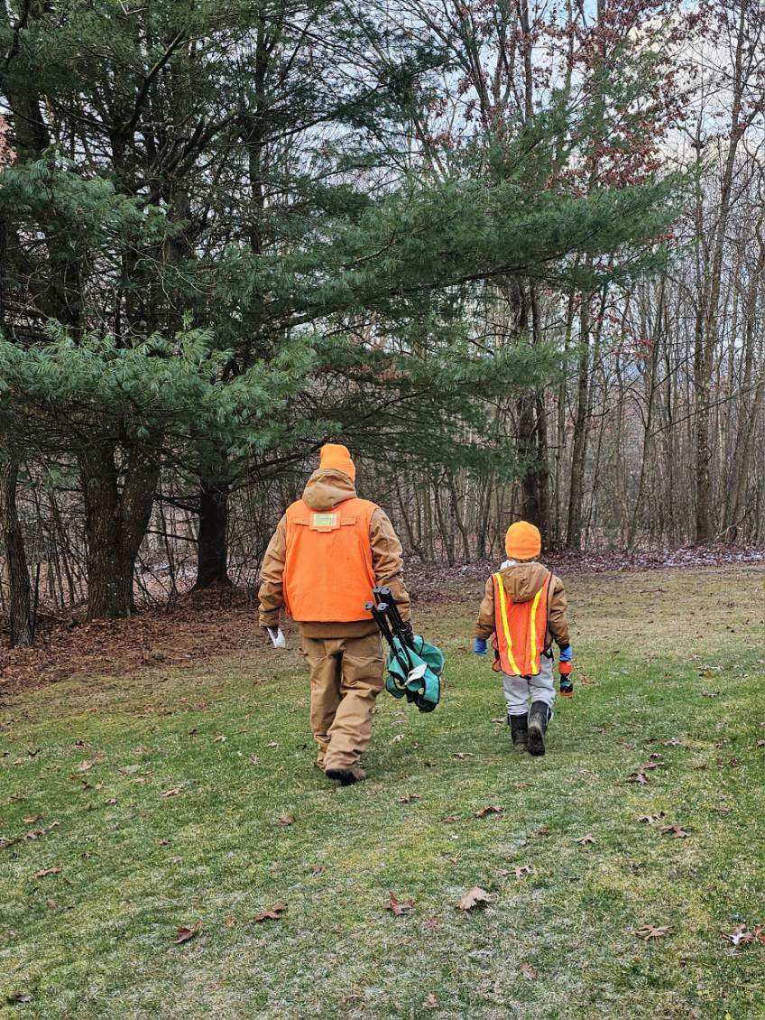 Ned_Stephens's tweet photo. @joeroganhq 6 yr old first time hunting! https://t.co/nLFYrd47yx