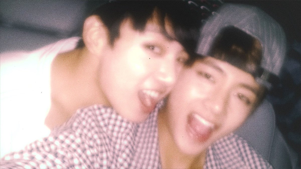 _prodkv's tweet photo. happy birthday, lovie. 🌸 https://t.co/iGfibLbosm