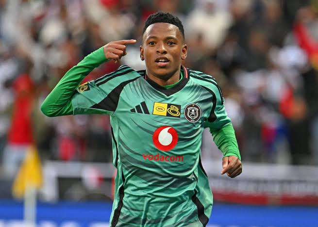 MOFOKEEEEEEEEEEENG!!!!! 🏴‍☠️🏴‍☠️🏴‍☠️

Retweet for Relebohile 

<a href="/orlandopirates/">Orlando Pirates</a> #OnceAlways #OrlandoPirates Dlamini Tito Maswanganyi Saleng Nkota Makhaula