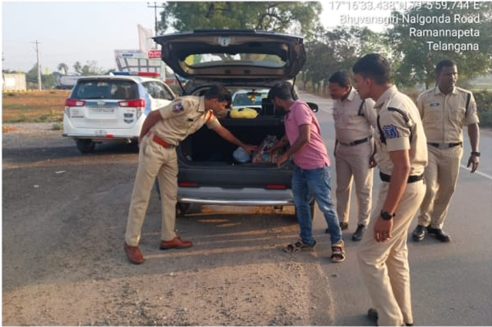 MalkajgiriCop's tweet photo. 👮‍♂️ Ensuring Your Safety! 👮‍♂️

#RachakondaPolice conducted thorough #vehicle_checkings at various locations within the commissionerate as part of enhanced #security_measures.
These proactive checks aim to ensure, curb illegal activities, and maintain #law_and_order.

#RachakondaPolice
#SafetyFirst #WeAreHereForYou