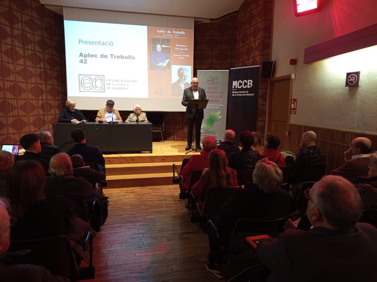 Aquest matí he tingut l'honor de poder participar en la presentació de l'Aplec de Treballs 42 del CECB i homenatge a la bibliotecaria Pilar Sans i el pintor Domènec Corbella.