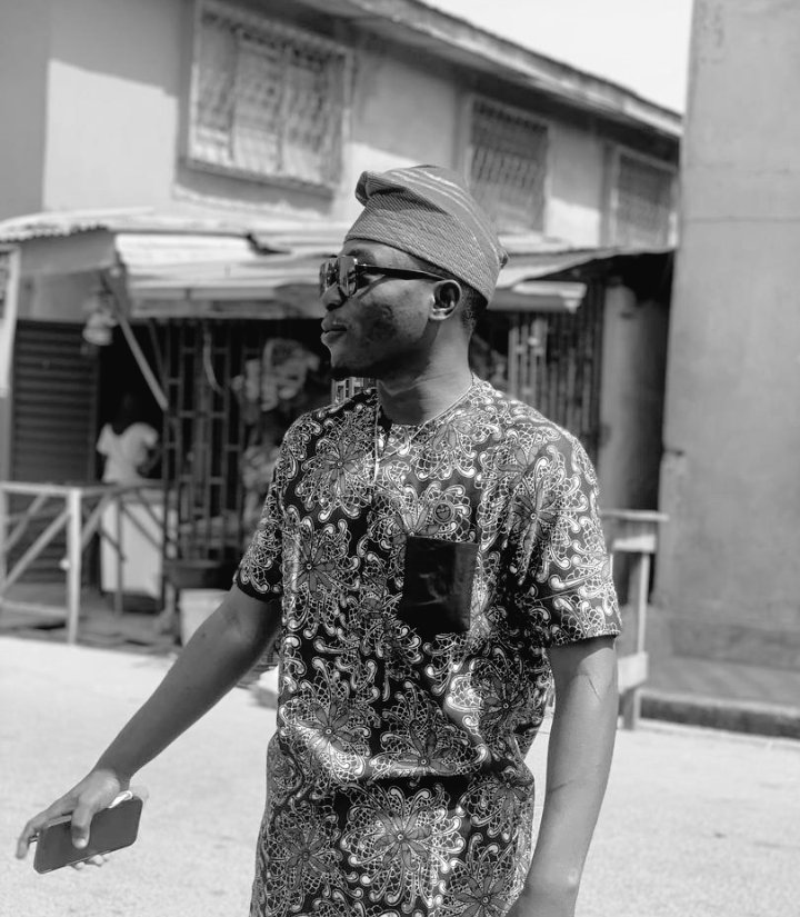 Elénìyàn Amos Oyeyemi tweet media