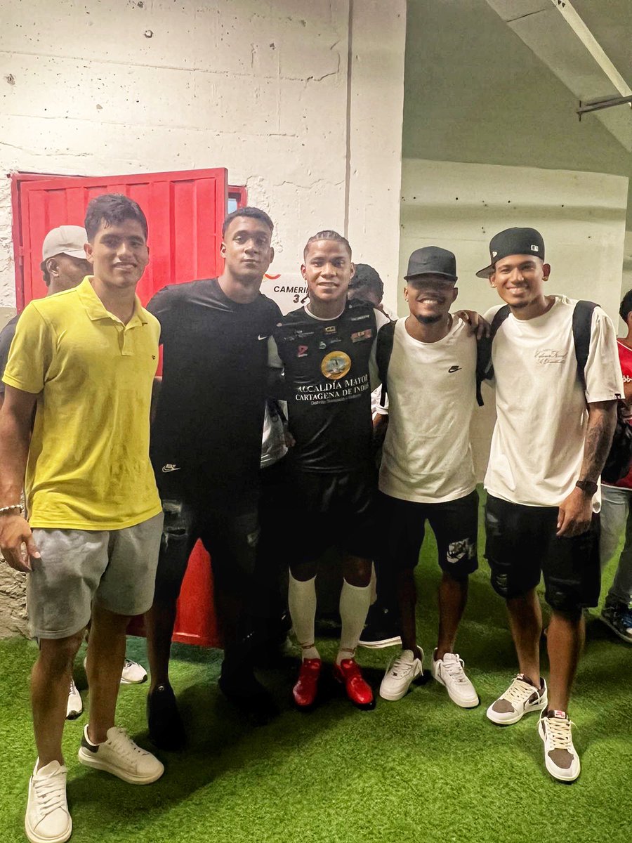 CyclonesCali's tweet photo. El día del fútbol cartagenero 2024 contó con la presencia de algunos canteranos de nuestro club, encabezados por Wilmar Barrios, Jefferson Romero de @itaguileonesfcoficial Heider de Arco de @clubatleticohuila Diego Arnedo y Julián Pérez de @cyclonescali ⚽️🔝🇨🇴

#SelloCyclones https://t.co/ZiU31XfHl7